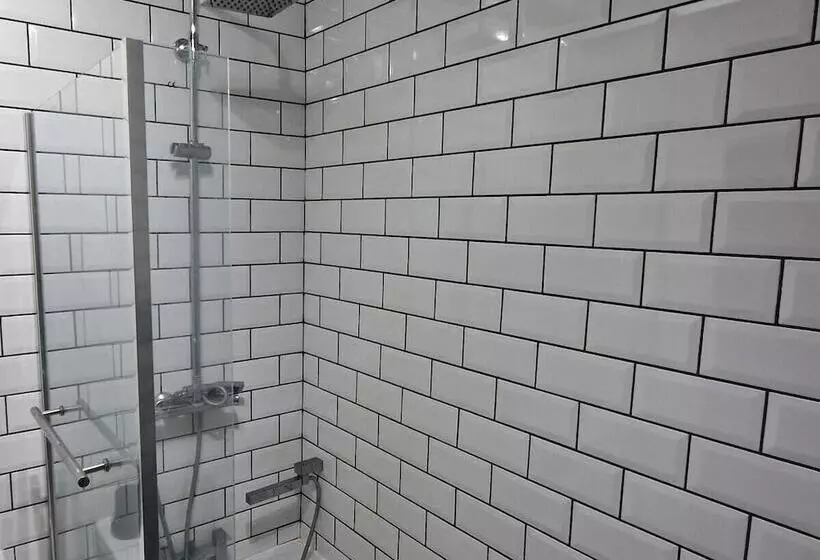 Residenssi Charming 4 Bed House In Wednesbury