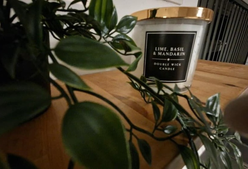 레지던스 Charming 4 Bed House In Wednesbury