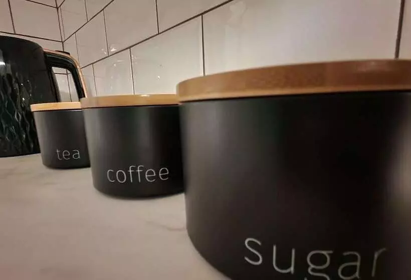 Residenssi Charming 4 Bed House In Wednesbury