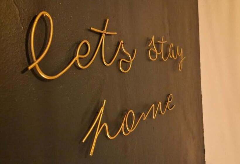 레지던스 Charming 4 Bed House In Wednesbury