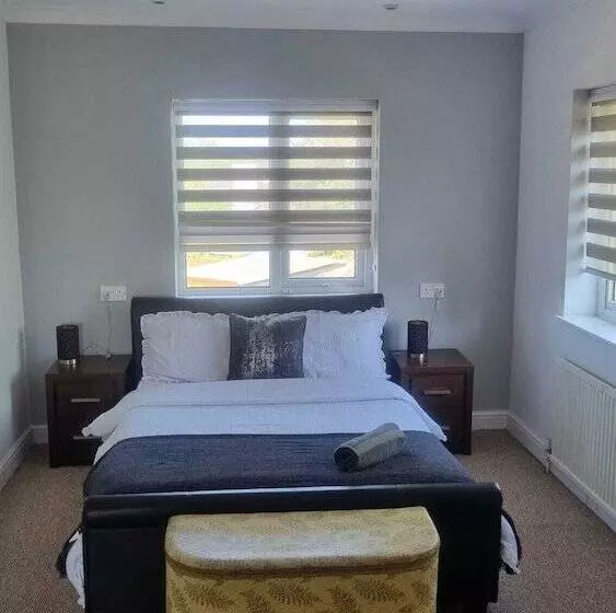 اقامتگاه Spacious Luxurious Serviced Accommodation