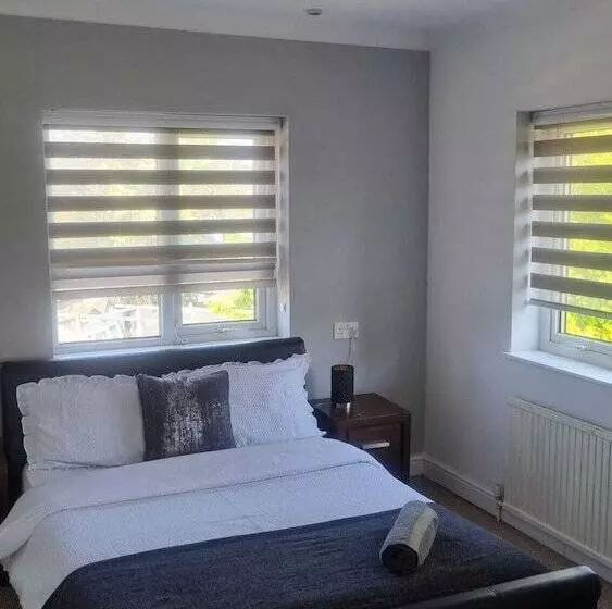 اقامتگاه Spacious Luxurious Serviced Accommodation