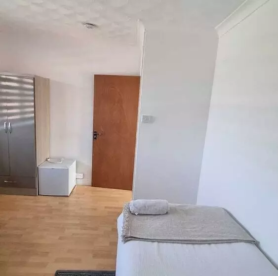 اقامتگاه Spacious Luxurious Serviced Accommodation