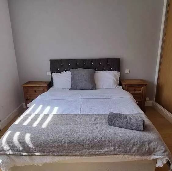 اقامتگاه Spacious Luxurious Serviced Accommodation