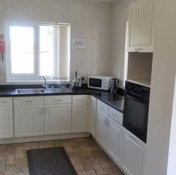 اقامتگاه Spacious Luxurious Serviced Accommodation