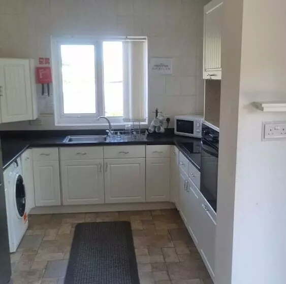 اقامتگاه Spacious Luxurious Serviced Accommodation