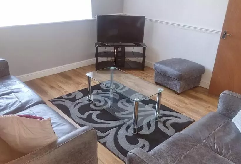 اقامتگاه Spacious Luxurious Serviced Accommodation