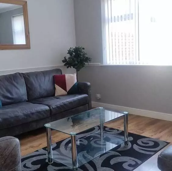 اقامتگاه Spacious Luxurious Serviced Accommodation