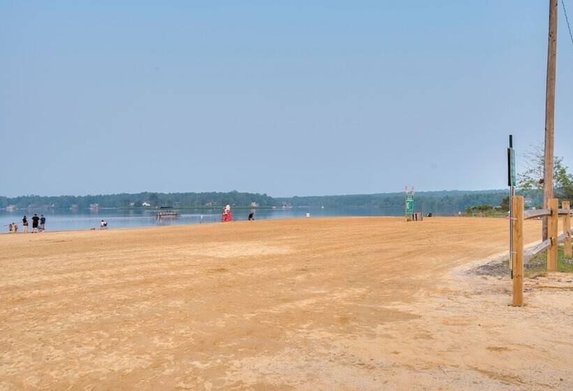 Serene Poconos Cabin W/ Hot Tub & Beach Access!