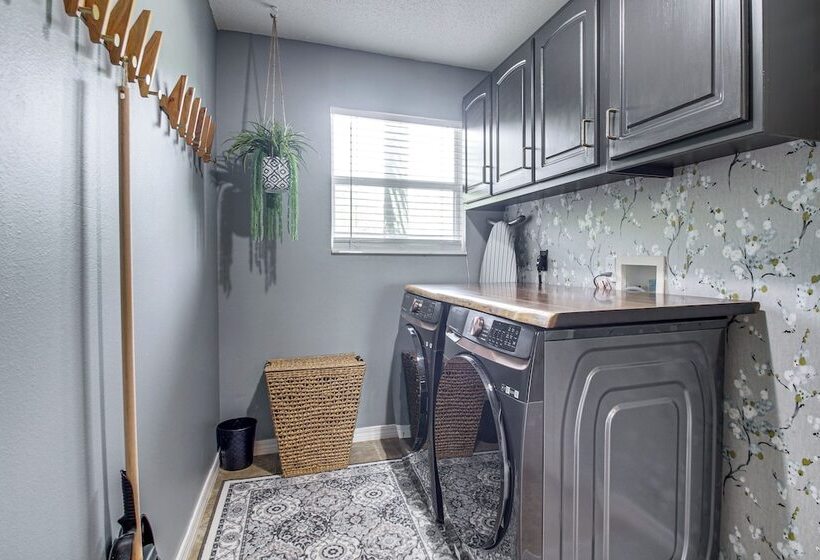 Stylish Navarre House W/ Patio: 4 Mi To Beach!