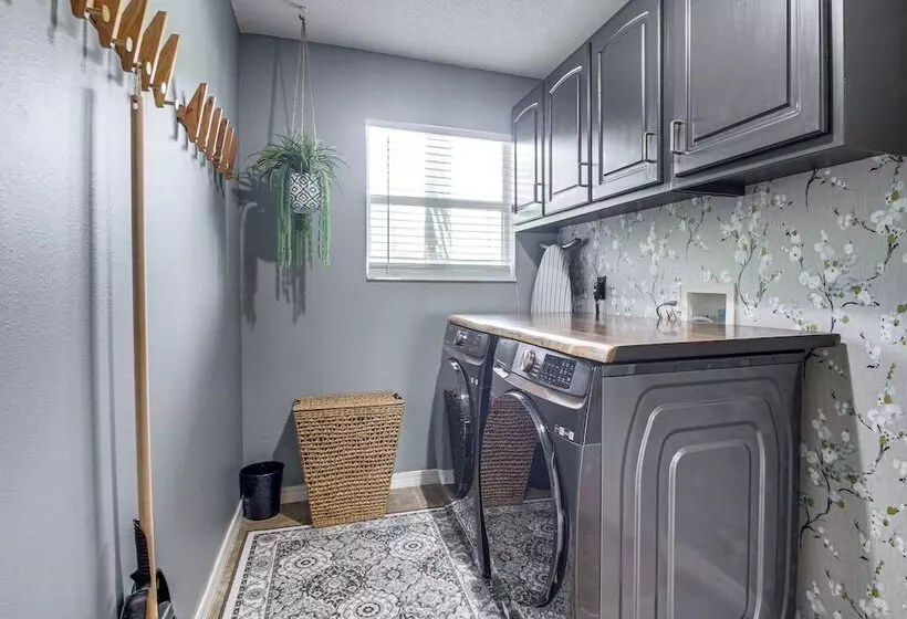 Stylish Navarre House W/ Patio: 4 Mi To Beach!