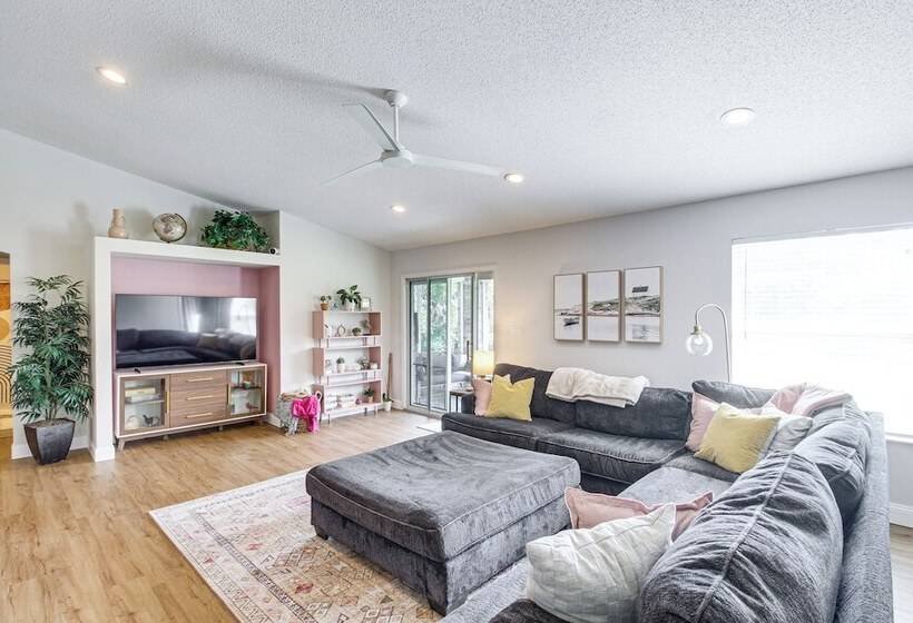 Stylish Navarre House W/ Patio: 4 Mi To Beach!