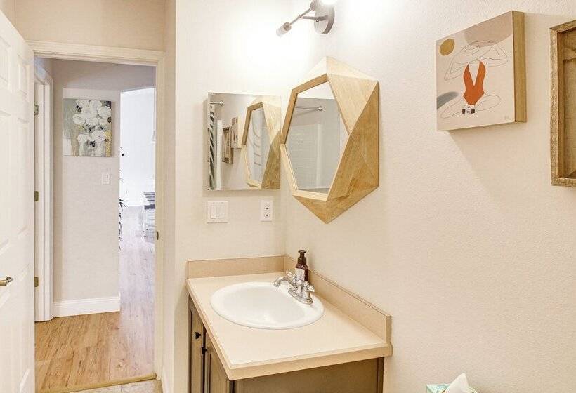 Stylish Navarre House W/ Patio: 4 Mi To Beach!