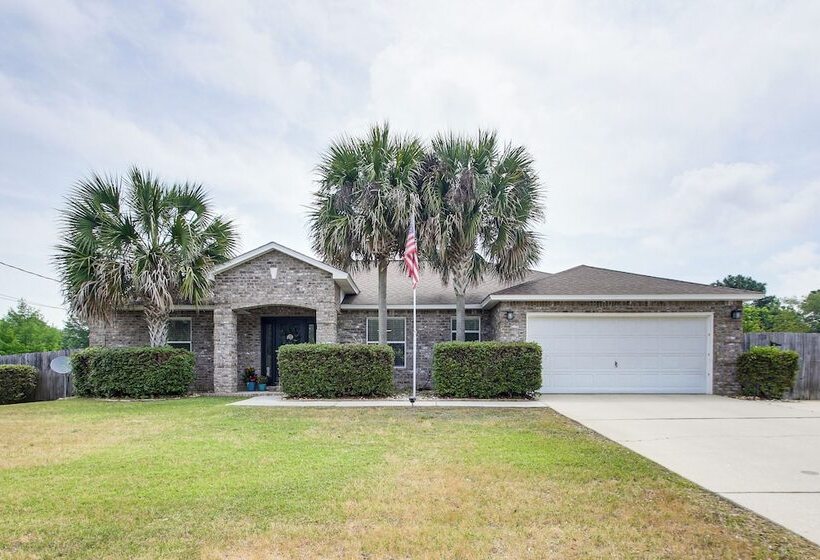 Stylish Navarre House W/ Patio: 4 Mi To Beach!