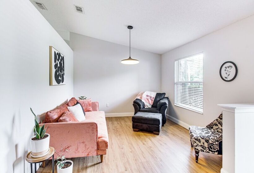 Stylish Navarre House W/ Patio: 4 Mi To Beach!