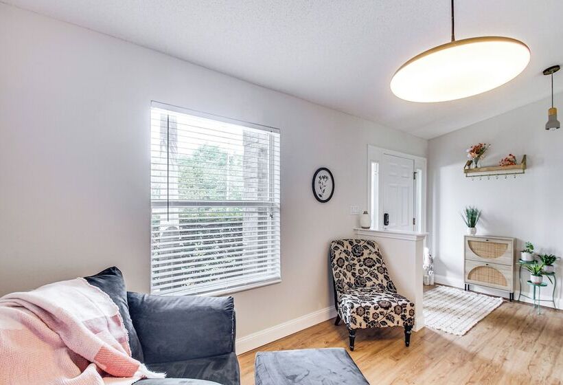 Stylish Navarre House W/ Patio: 4 Mi To Beach!