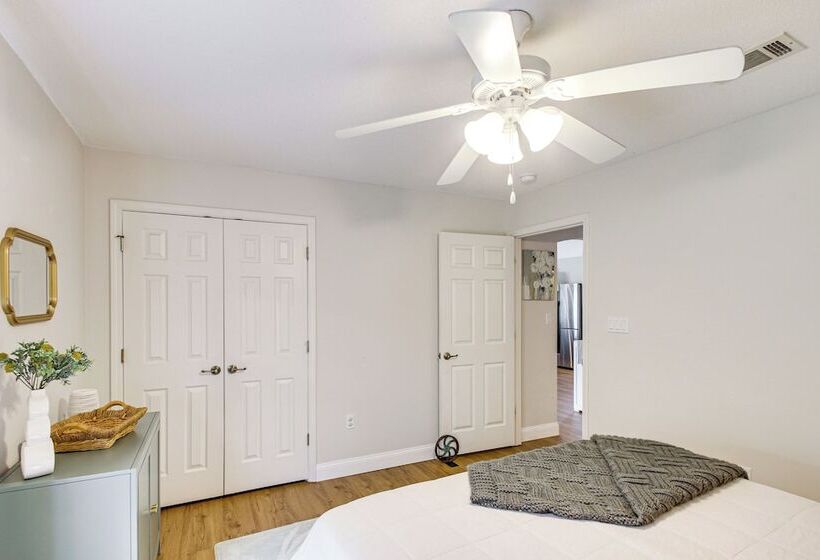 Stylish Navarre House W/ Patio: 4 Mi To Beach!