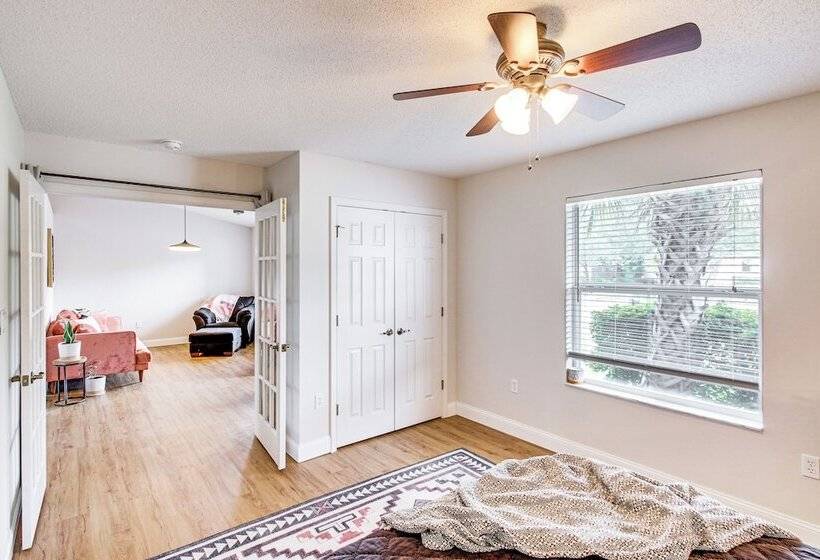 Stylish Navarre House W/ Patio: 4 Mi To Beach!