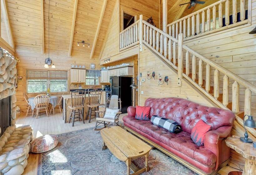 Wanderlust Cabin  W/ Deck & Lovely Mountain Views