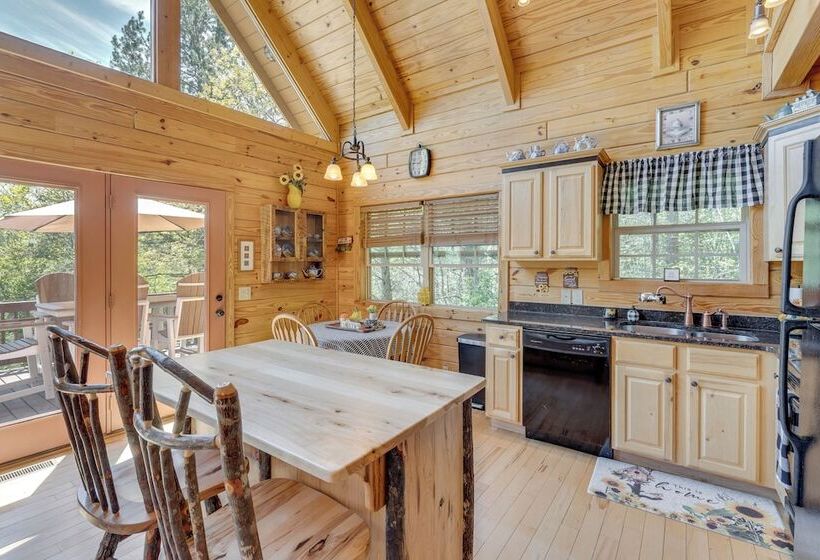 Wanderlust Cabin  W/ Deck & Lovely Mountain Views