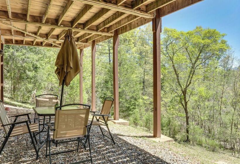 Wanderlust Cabin  W/ Deck & Lovely Mountain Views