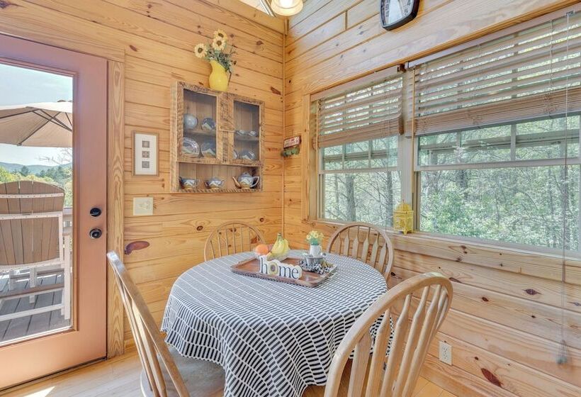 Wanderlust Cabin  W/ Deck & Lovely Mountain Views