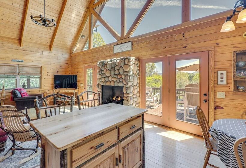 Wanderlust Cabin  W/ Deck & Lovely Mountain Views