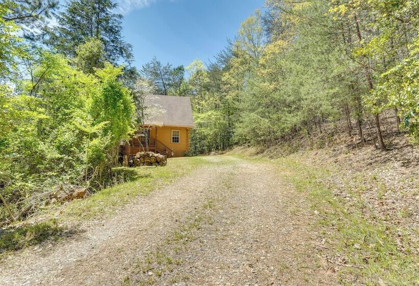 Wanderlust Cabin  W/ Deck & Lovely Mountain Views