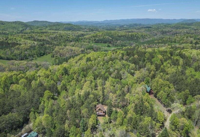 Wanderlust Cabin  W/ Deck & Lovely Mountain Views