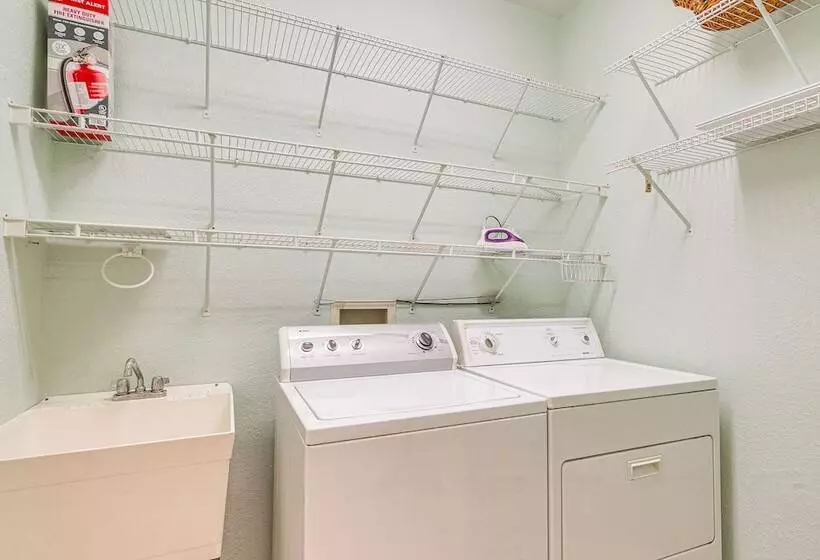 1 Mi To Rainbow Springs State Park: Home W/ Lanai!