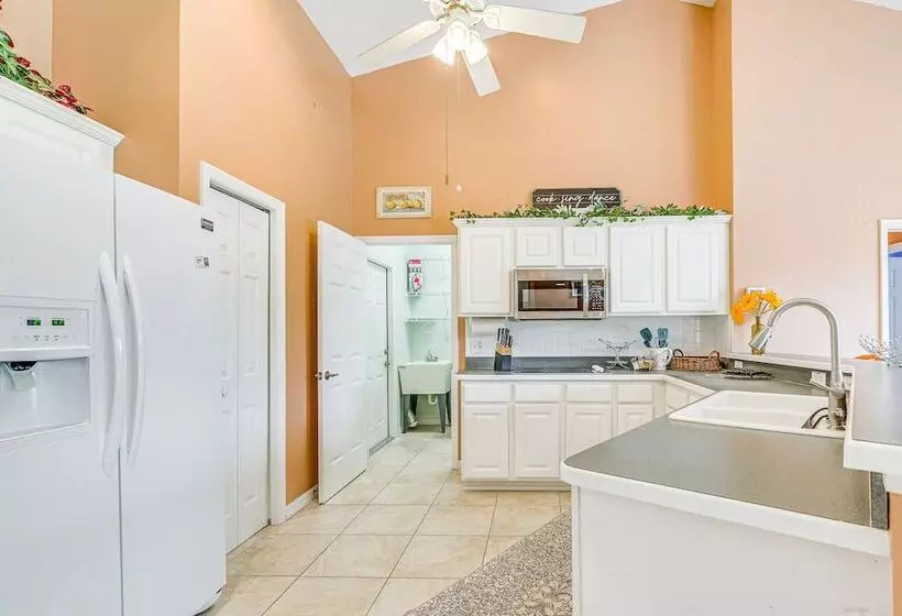 1 Mi To Rainbow Springs State Park: Home W/ Lanai!