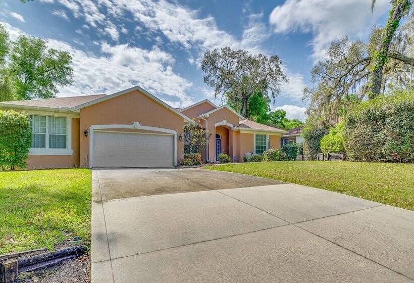 1 Mi To Rainbow Springs State Park: Home W/ Lanai!