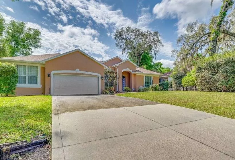 1 Mi To Rainbow Springs State Park: Home W/ Lanai!