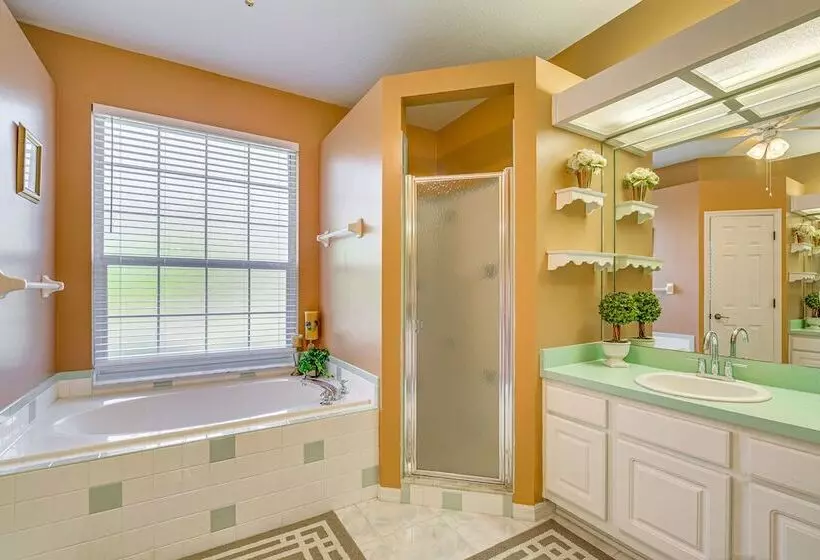 1 Mi To Rainbow Springs State Park: Home W/ Lanai!