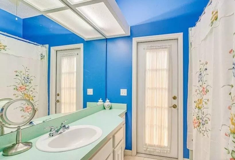 1 Mi To Rainbow Springs State Park: Home W/ Lanai!