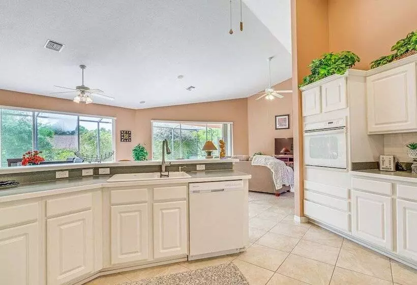 1 Mi To Rainbow Springs State Park: Home W/ Lanai!