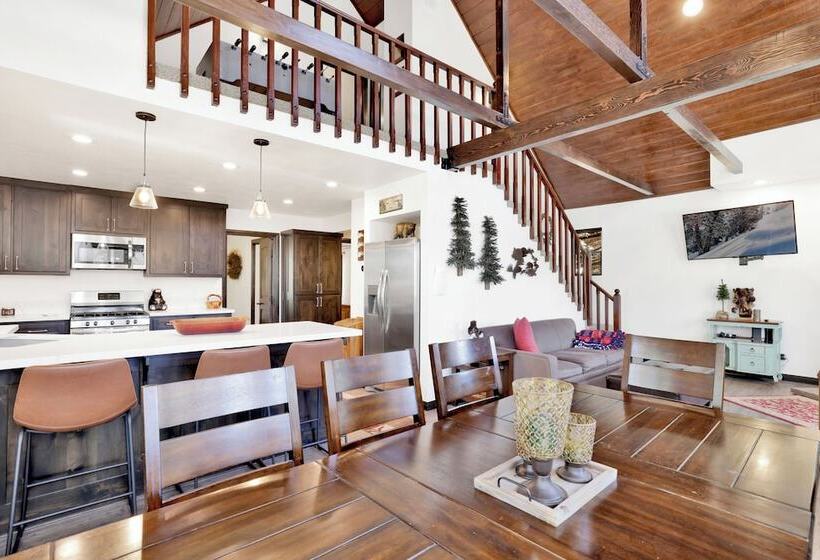 Georgia Street Retreat #2344