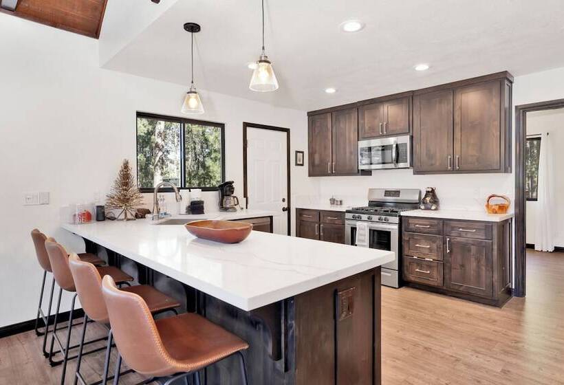 Georgia Street Retreat #2344