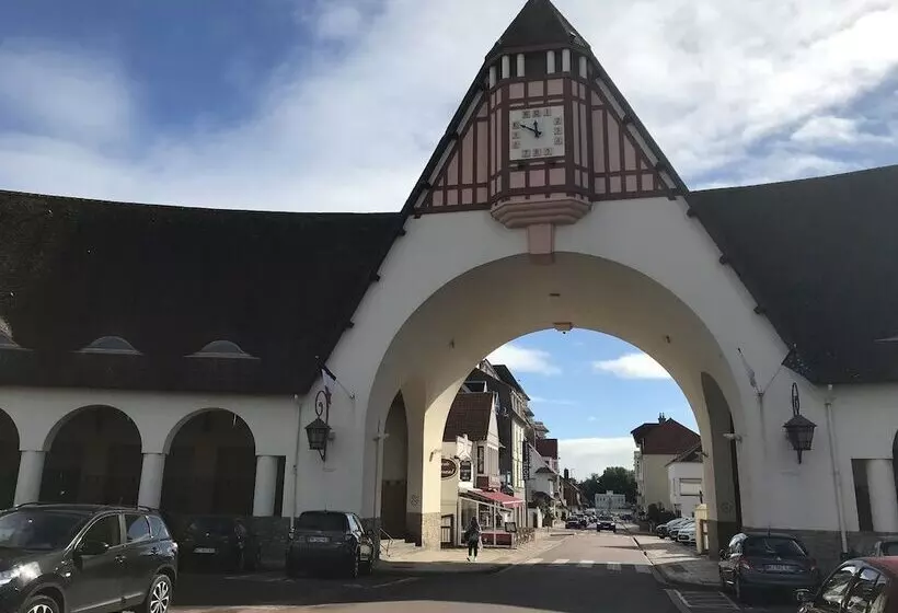 ホテル Les Arcades