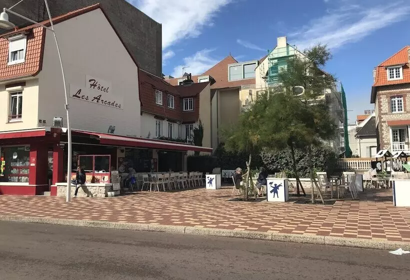 ホテル Les Arcades