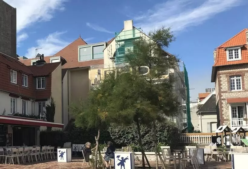 ホテル Les Arcades