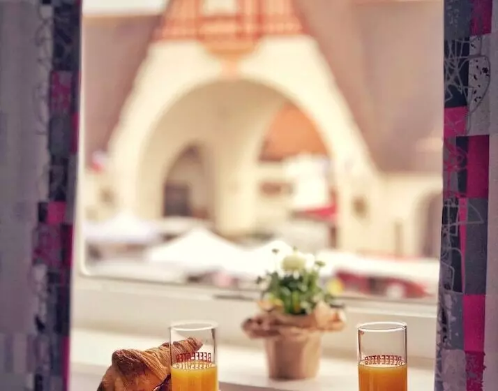 ホテル Les Arcades