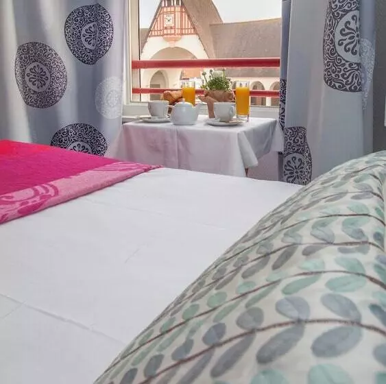 ホテル Les Arcades