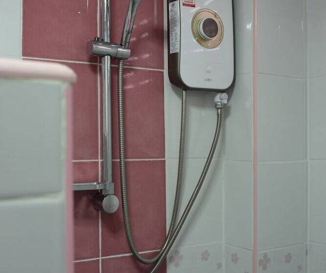 בית מלון כפרי Lopburitown