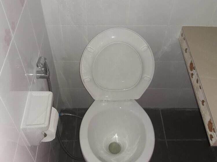 בית מלון כפרי Lopburitown