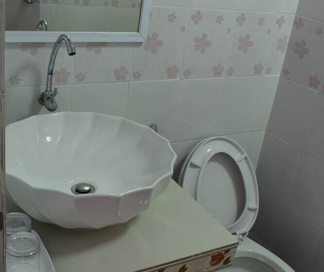 בית מלון כפרי Lopburitown