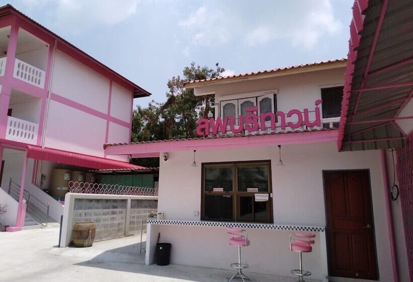 בית מלון כפרי Lopburitown