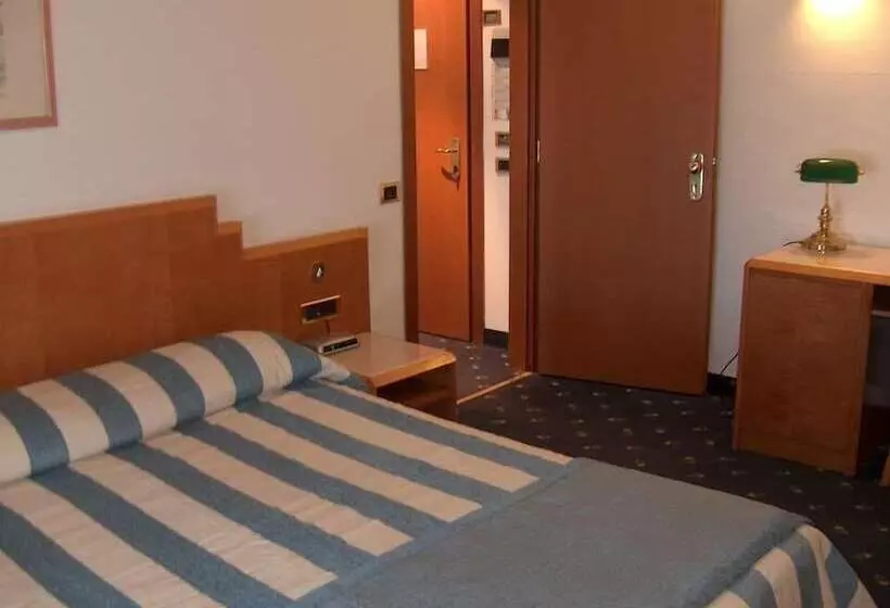 Hotelli Miceneo Palace