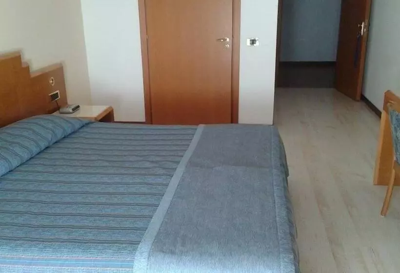 Hotelli Miceneo Palace