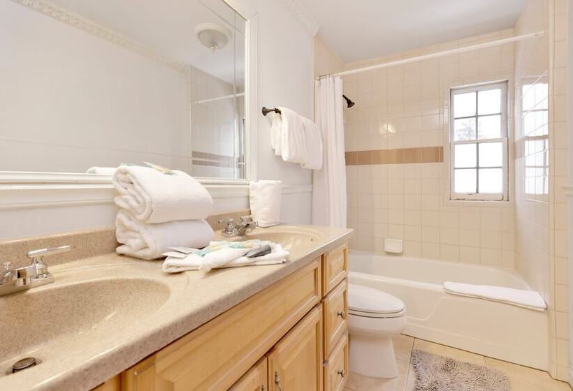 호텔 The Bell Tower #1996